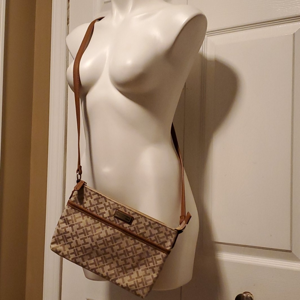 Tommy Hilfiger Crossbody Bag - Picture 5 of 5